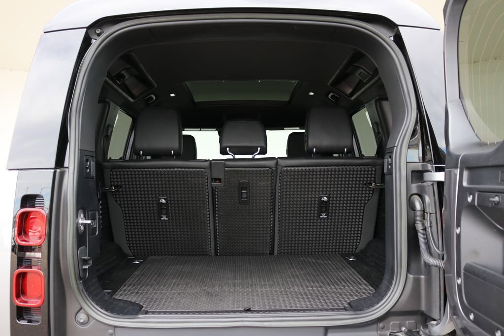 Used 2023 Land Rover Defender 110 X-Dynamic SE image 26