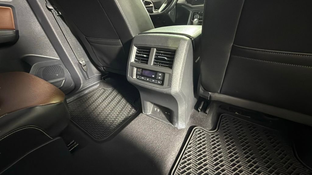 Used 2022 Volkswagen Atlas SEL Premium image 34