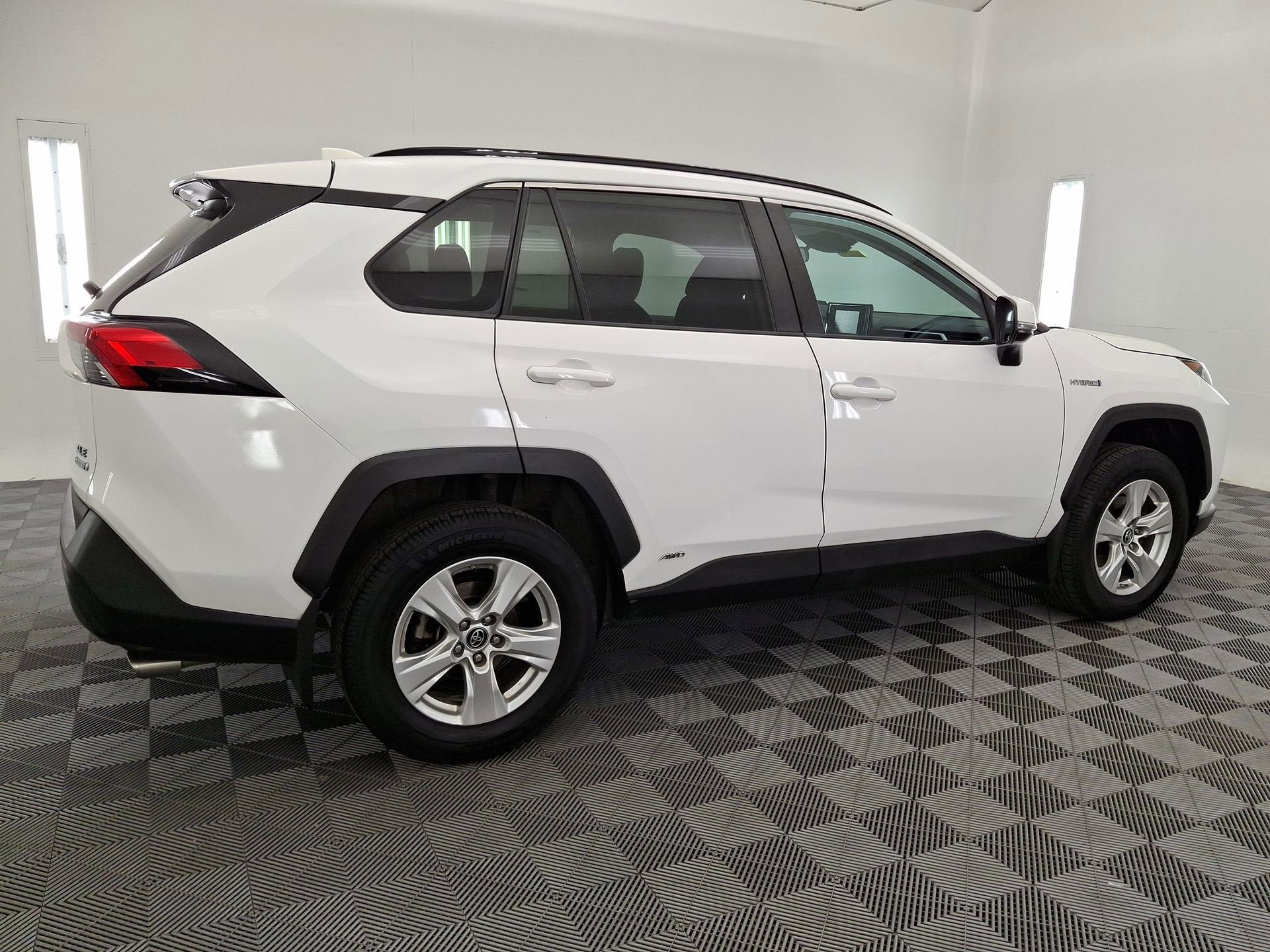 Certified 2019 Toyota RAV4 XLE w/ Carpet Mat Package AWD/4WD image 26