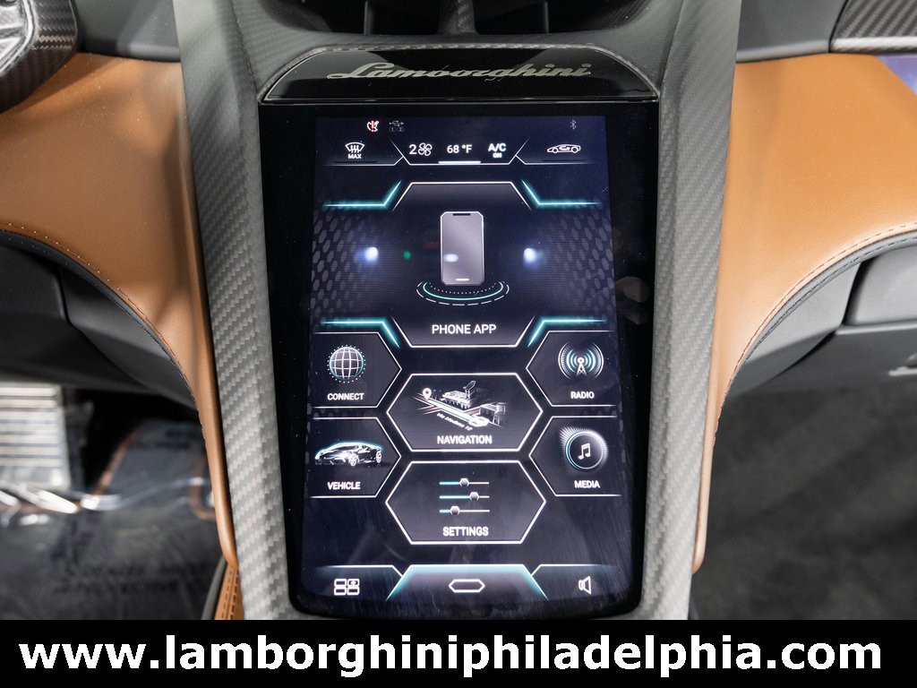 Used 2024 Lamborghini Revuelto image 18