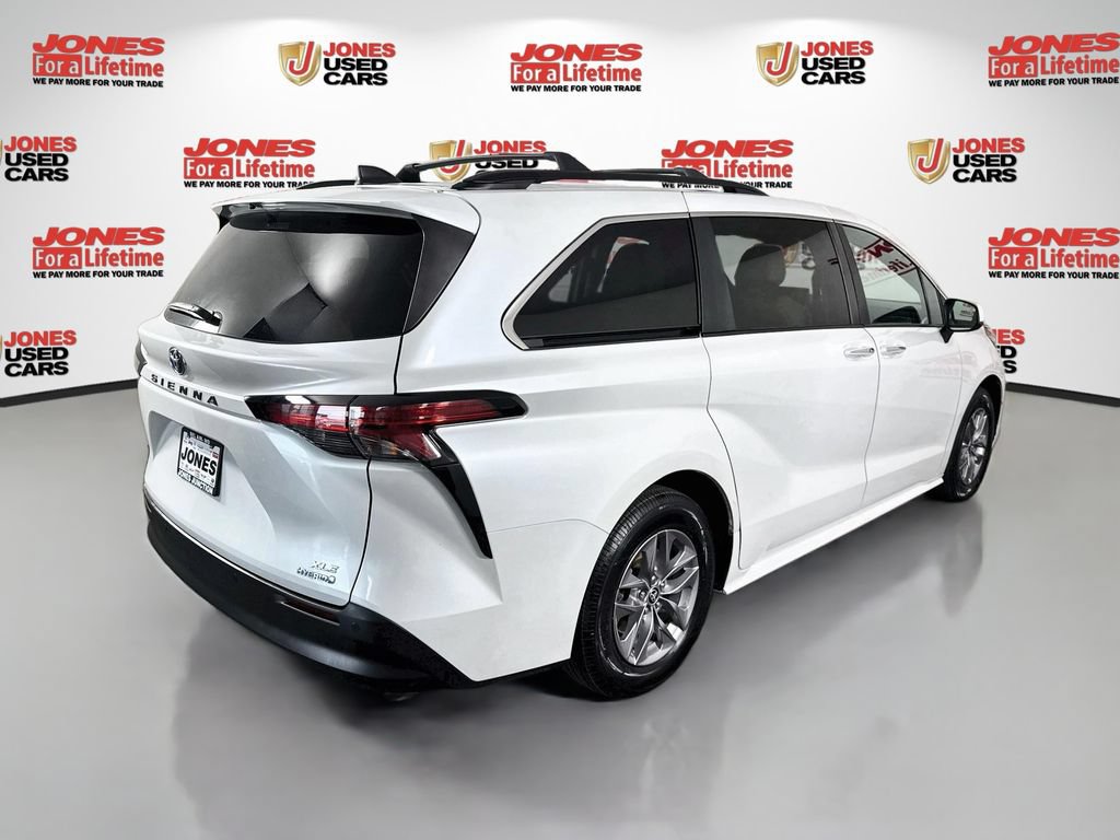 Certified 2022 Toyota Sienna XLE w/ XLE Plus Package FWD image 18