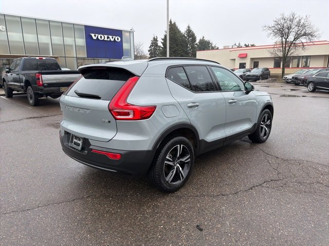 Used 2026 Volvo XC40 B5 Core w/ Climate Package image 4