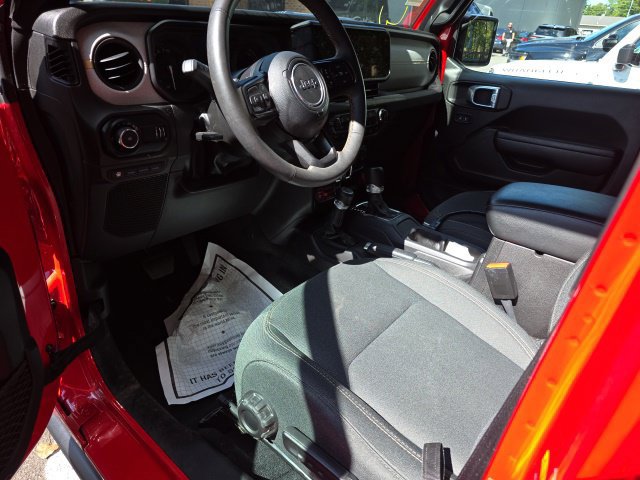 Used 2024 Jeep Wrangler Unlimited AWD/4WD image 16