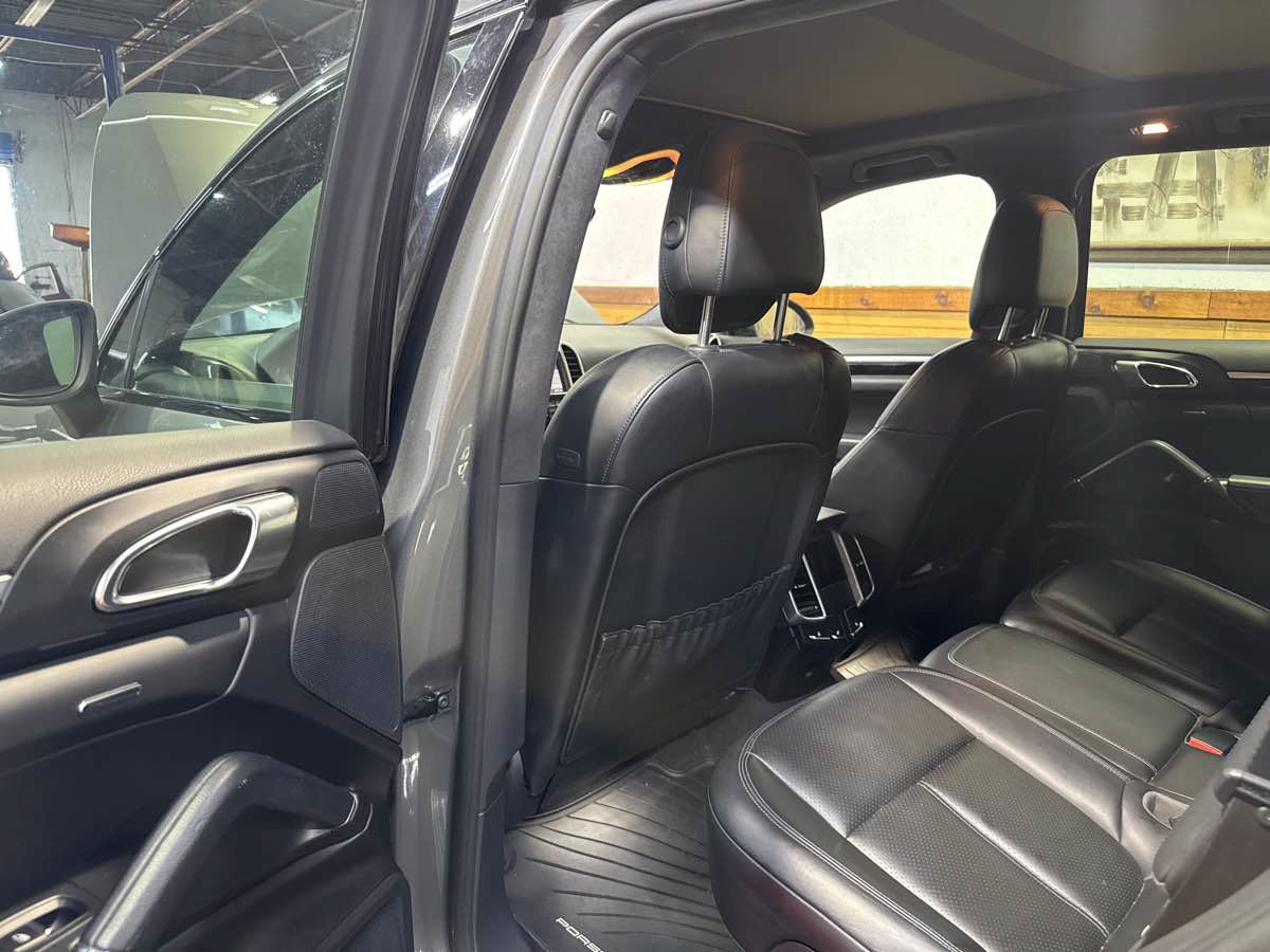 Used 2014 Porsche Cayenne GTS AWD/4WD image 22