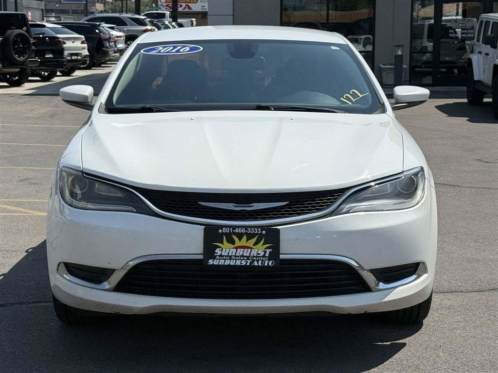 Used 2016 Chrysler 200 Limited FWD image 2