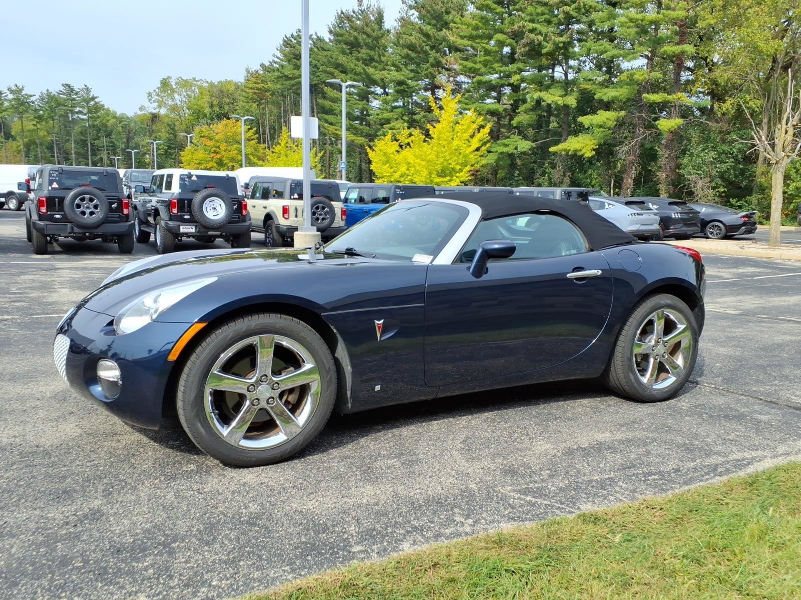 Used 2007 Pontiac Solstice Convertible w/ Premium Package RWD image 5