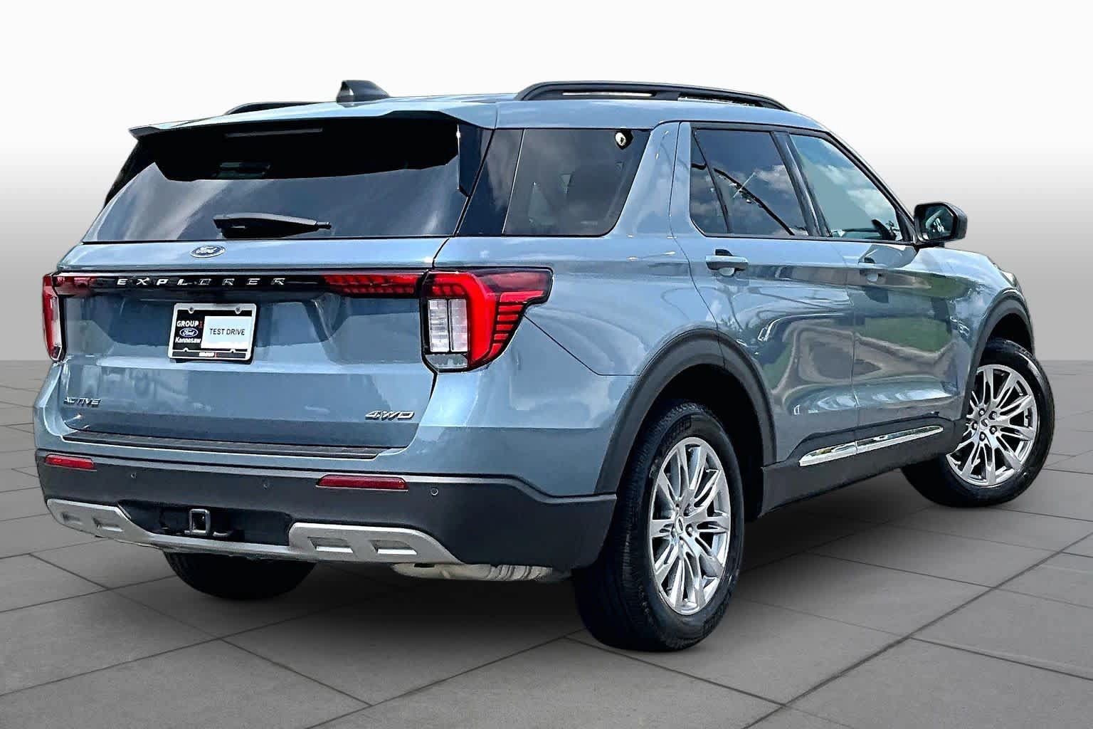 Used 2025 Ford Explorer Active w/ Active Comfort Package AWD/4WD image 13