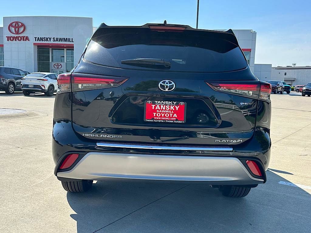 New 2026 Toyota Highlander Platinum AWD/4WD image 4