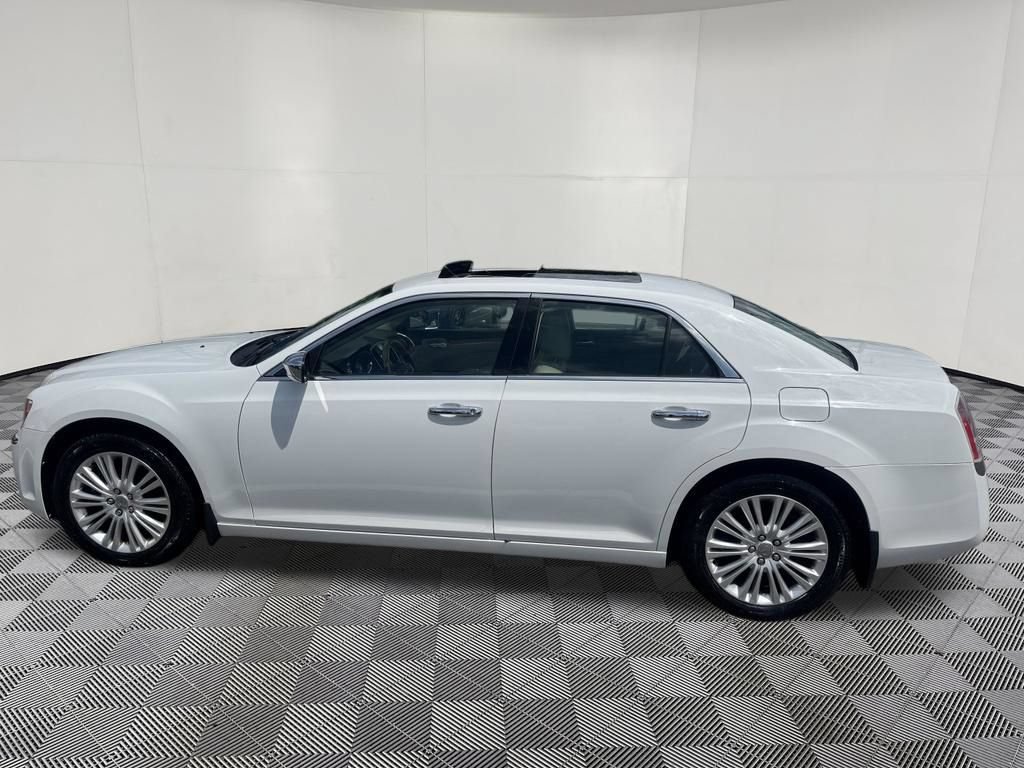 Used 2014 Chrysler 300 C AWD/4WD image 8