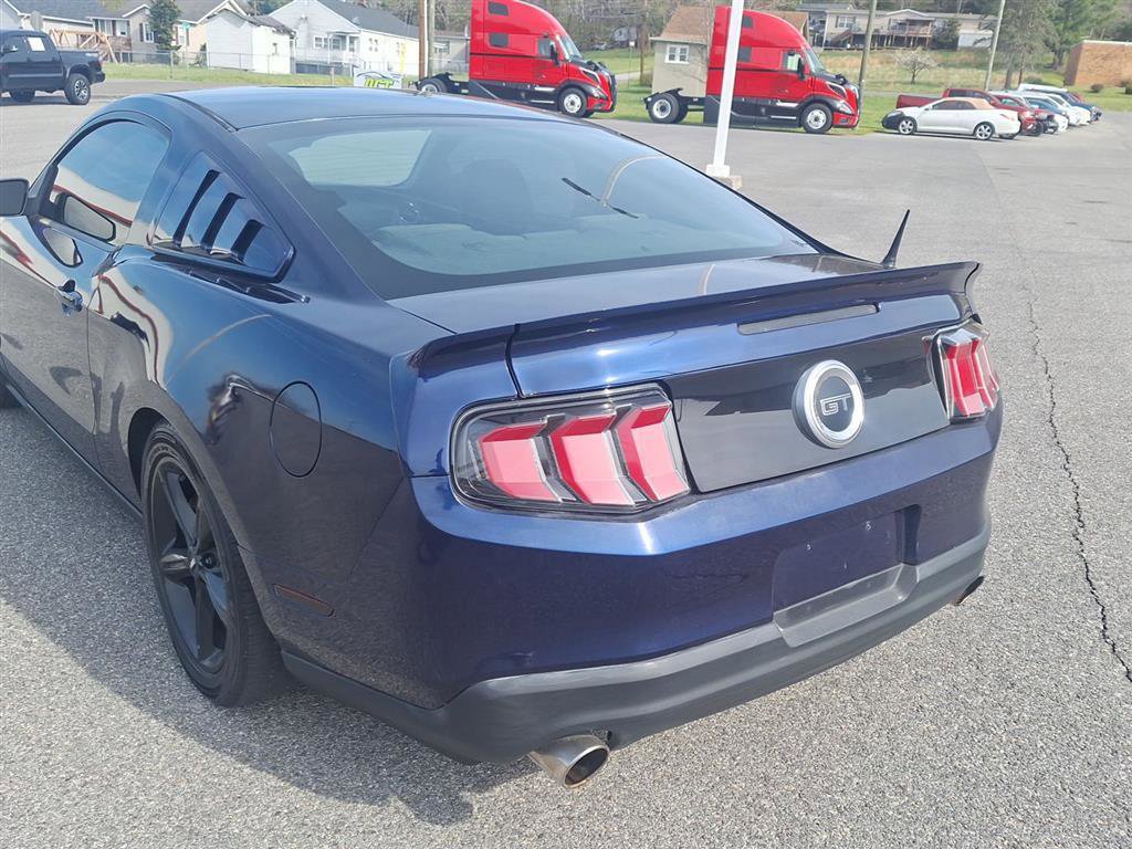 Used 2010 Ford Mustang GT image 4