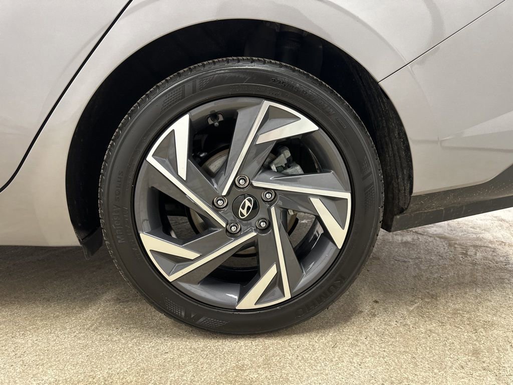 Used 2025 Hyundai Elantra SEL image 27