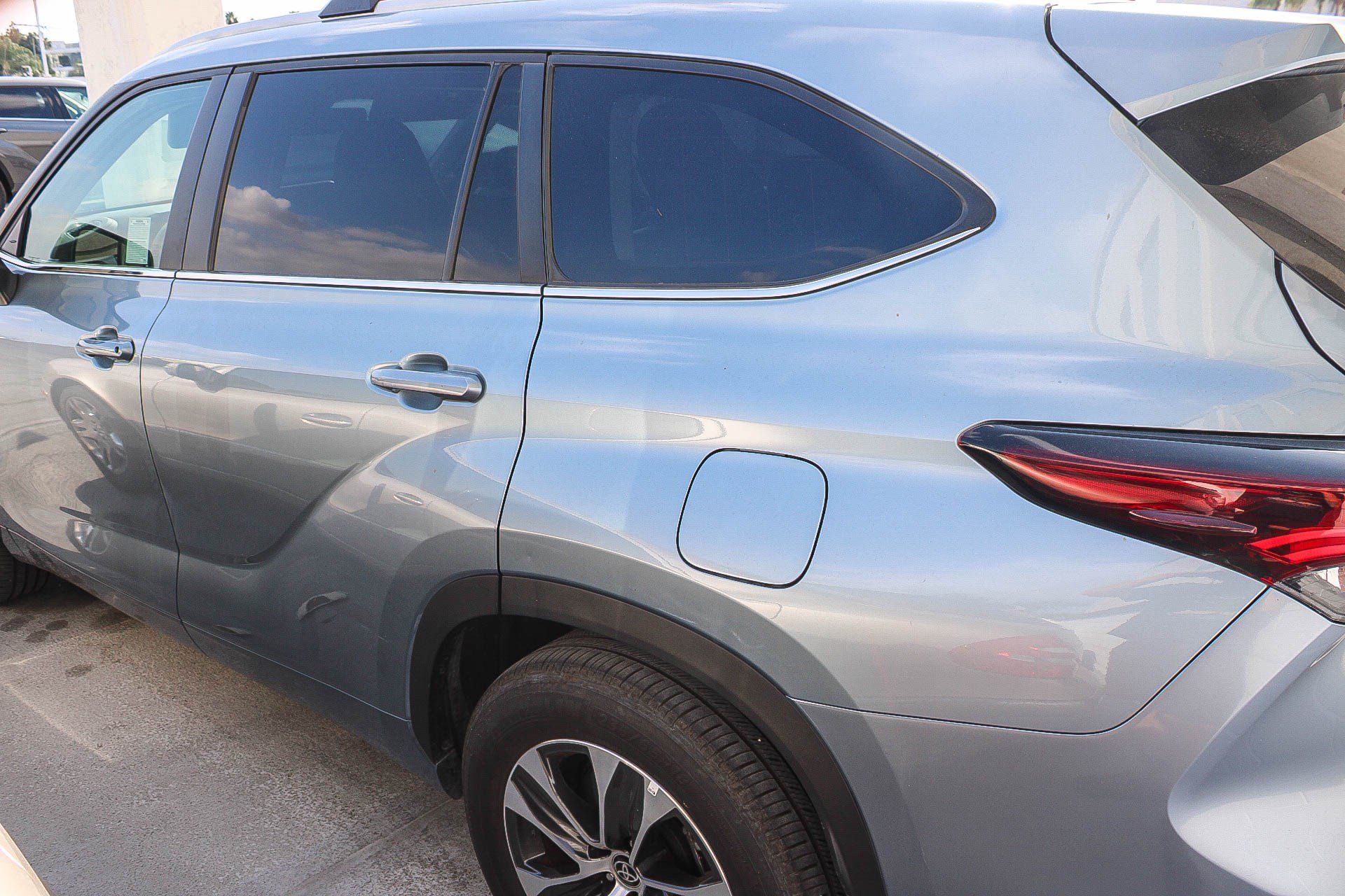 Used 2024 Toyota Highlander XLE FWD image 13