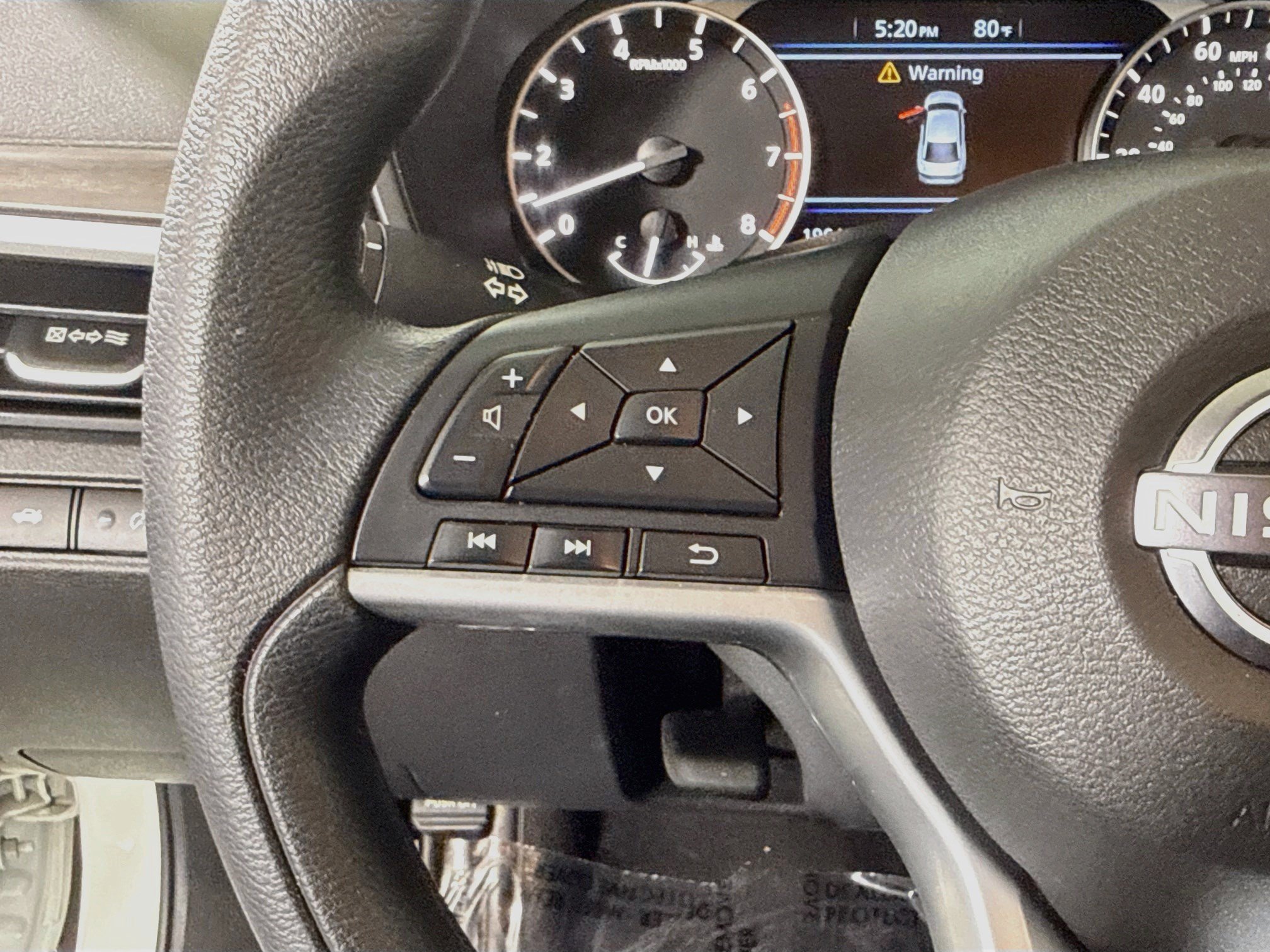 Used 2025 Nissan Altima 2.5 SV FWD image 14