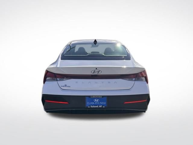 Used 2025 Hyundai Elantra SE image 6
