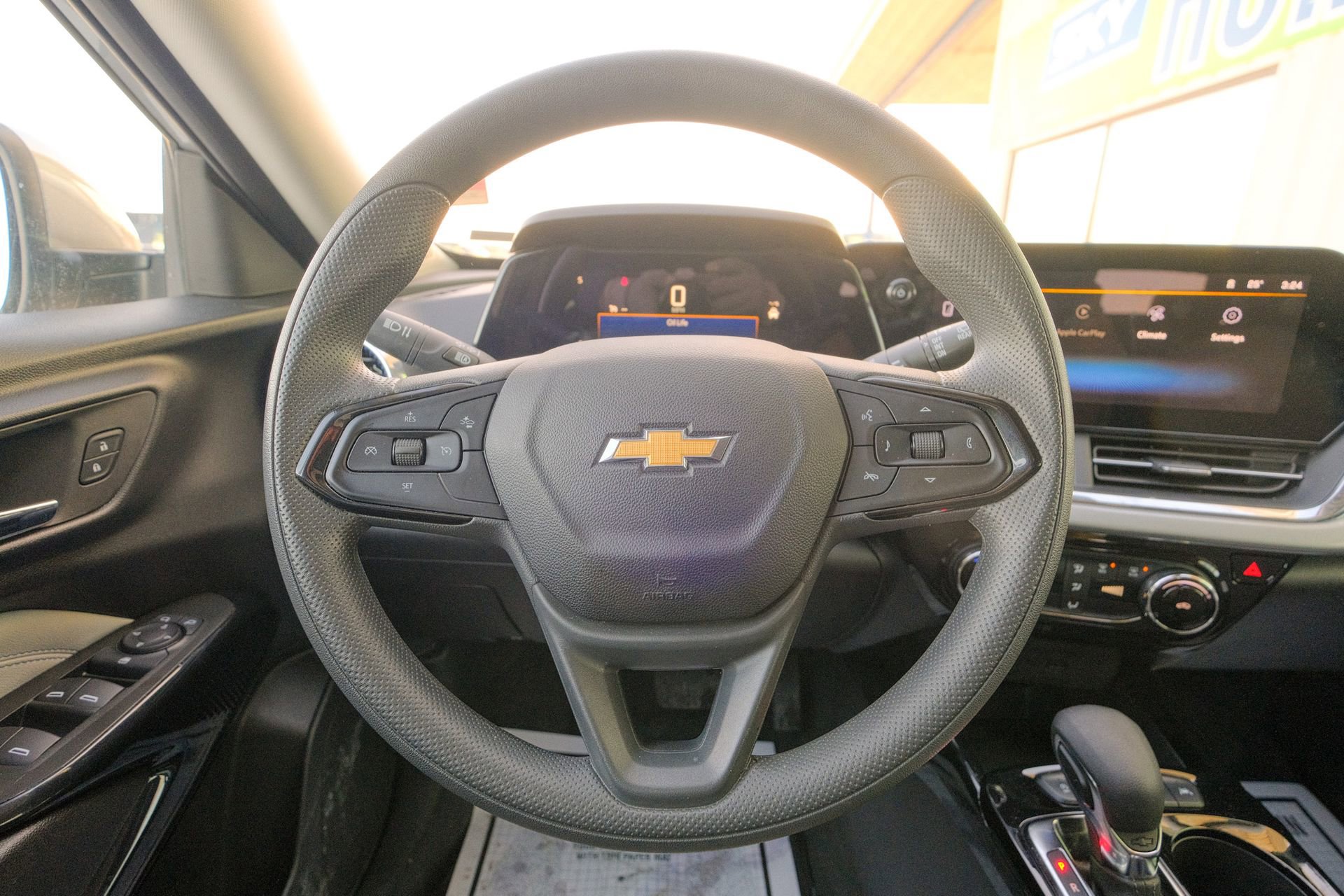 Used 2025 Chevrolet Trax LT image 33