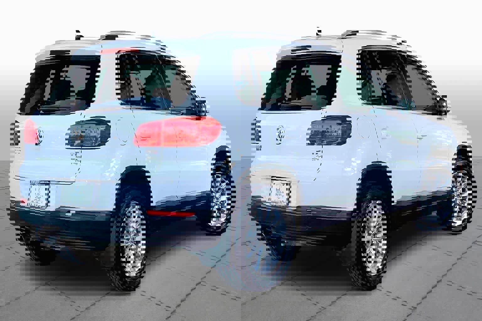 Used 2017 Volkswagen Tiguan Wolfsburg Edition image 12