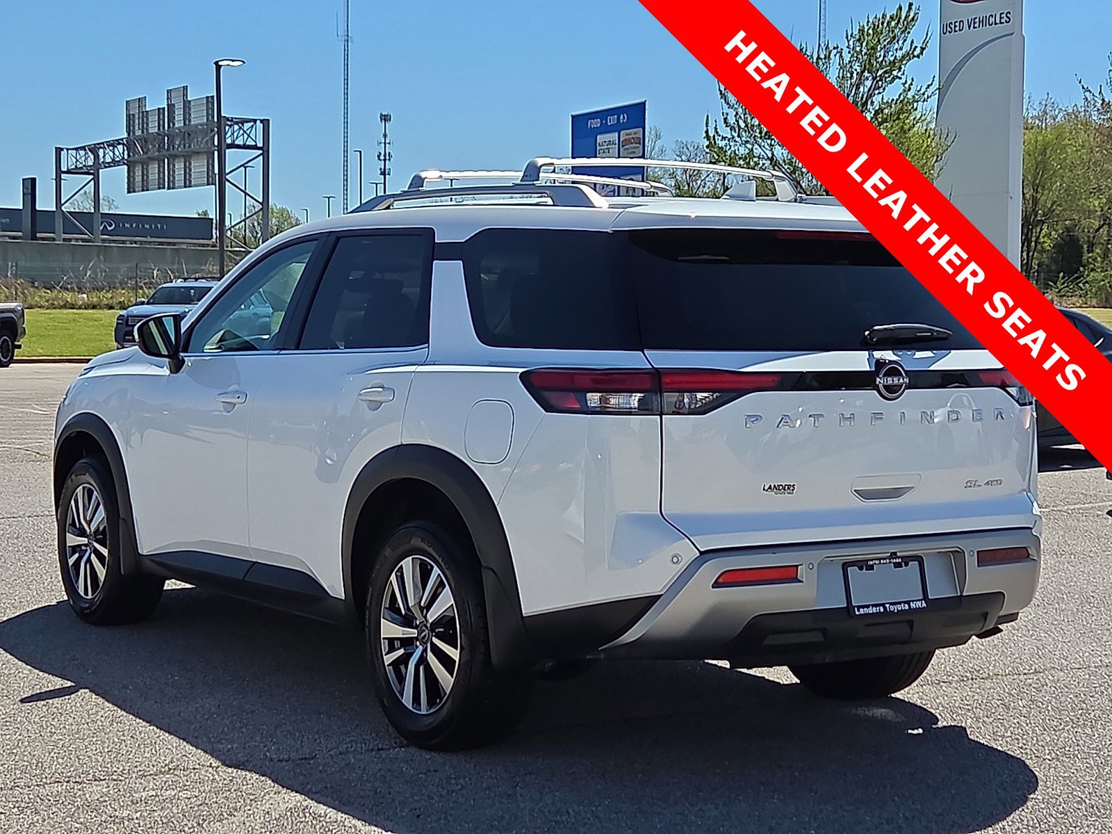 Used 2025 Nissan Pathfinder SL image 4