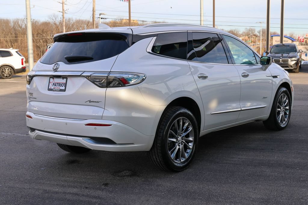 Used 2022 Buick Enclave Avenir w/ Avenir Technology Package AWD/4WD image 7