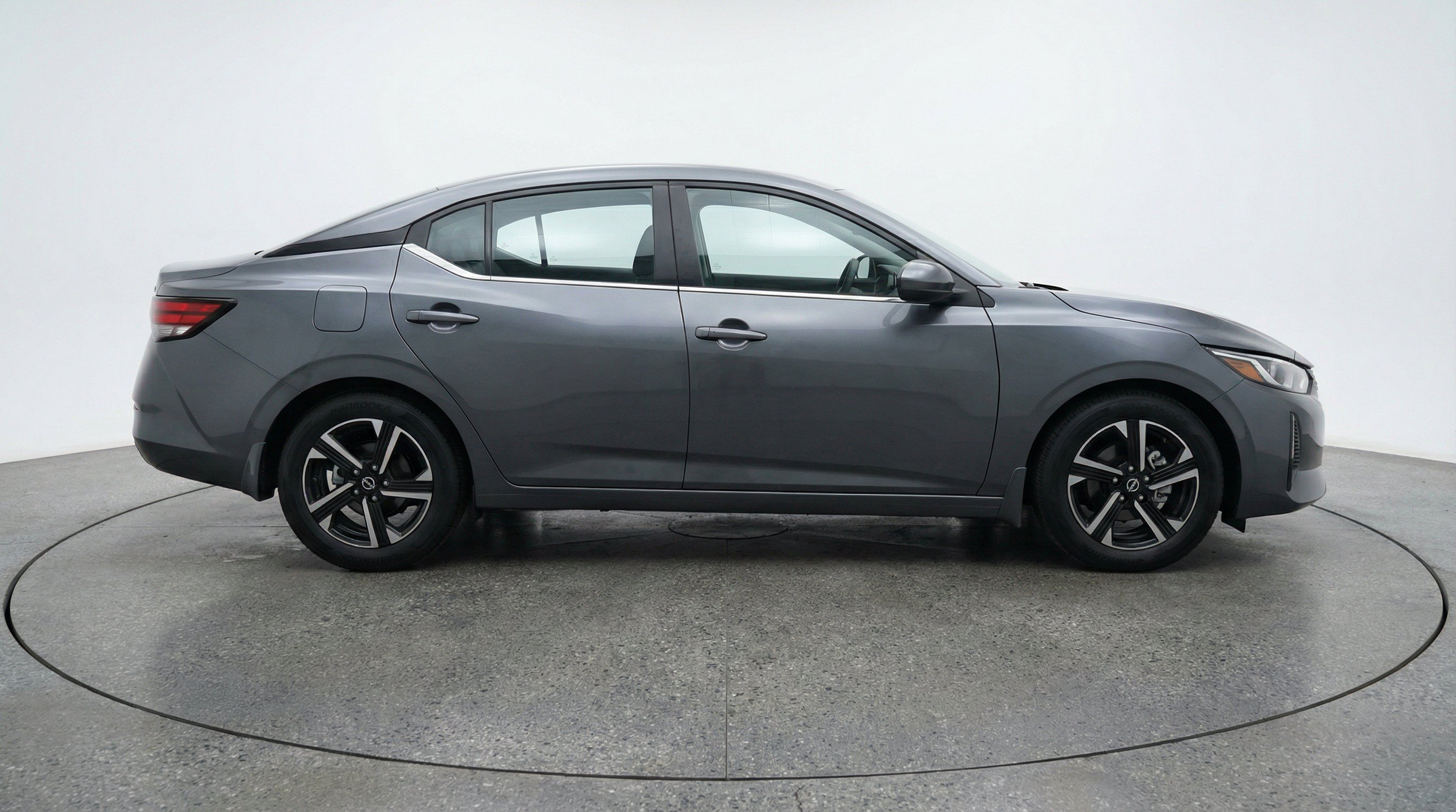 Used 2025 Nissan Sentra SV FWD image 11