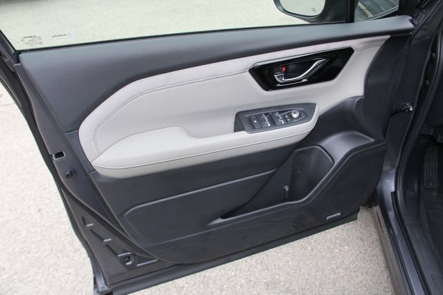 Used 2025 Subaru Forester Limited AWD/4WD image 16