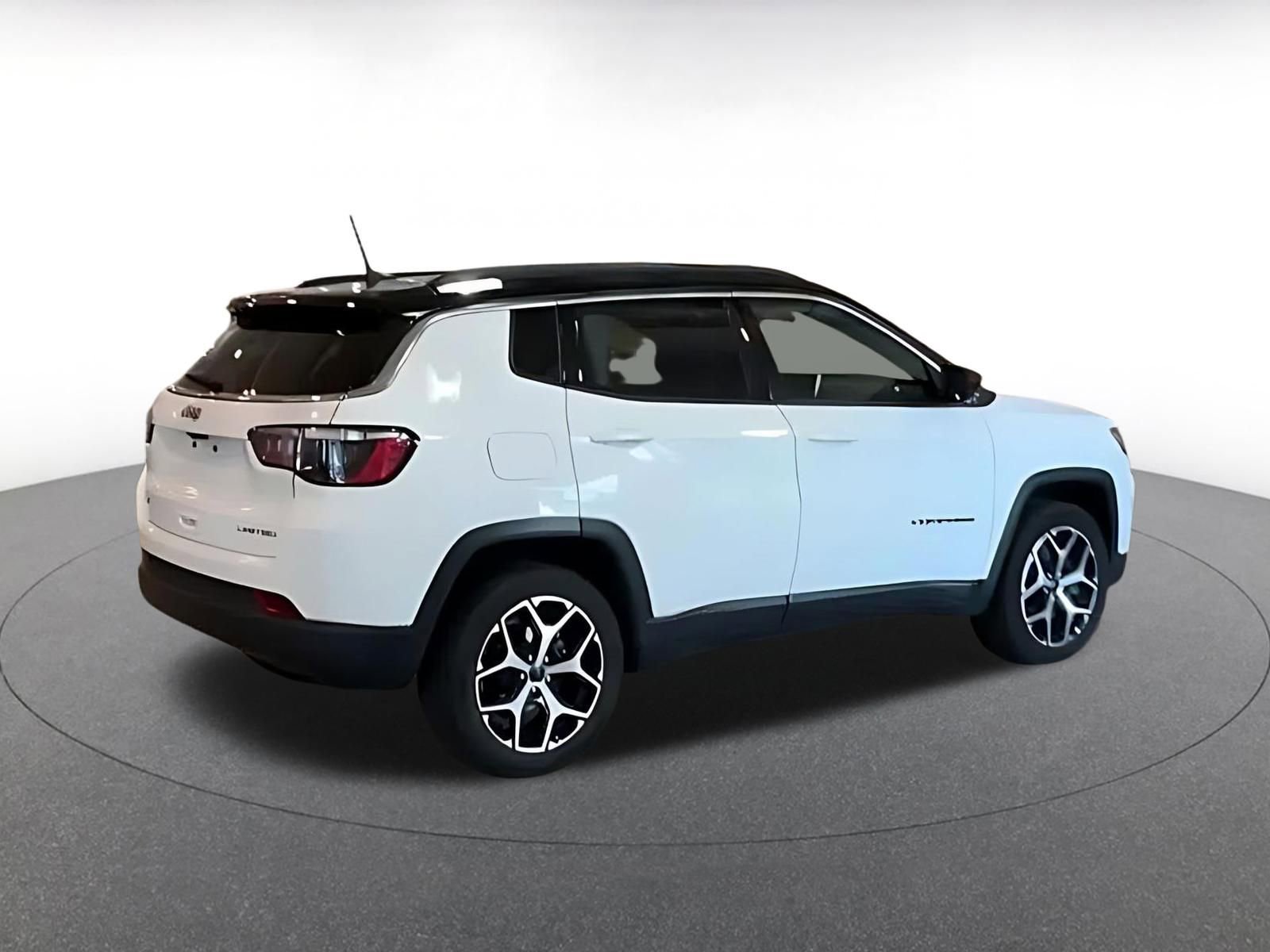Used 2025 Jeep Compass Limited AWD/4WD image 9