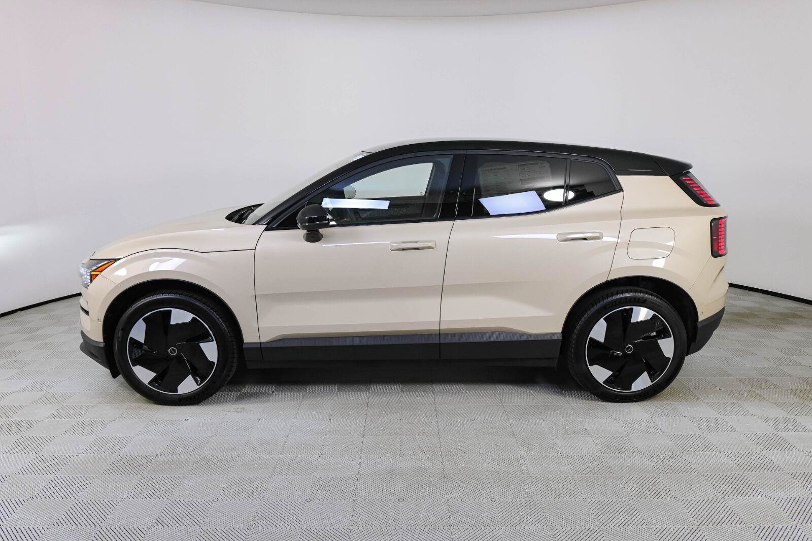 New 2026 Volvo EX30 Ultra w/ Protection Package AWD/4WD image 2