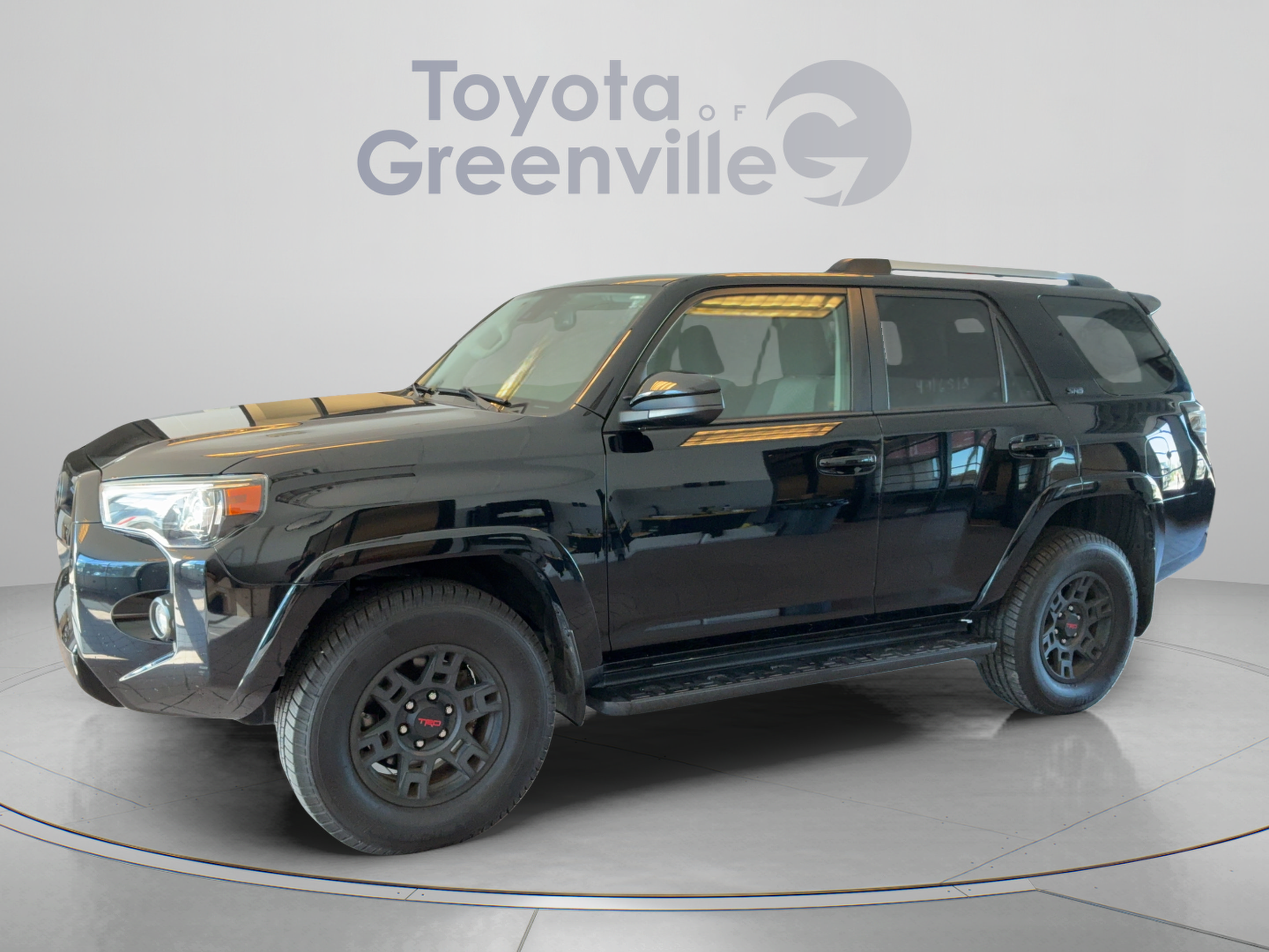 Used 2020 Toyota 4Runner SR5 AWD/4WD image 2