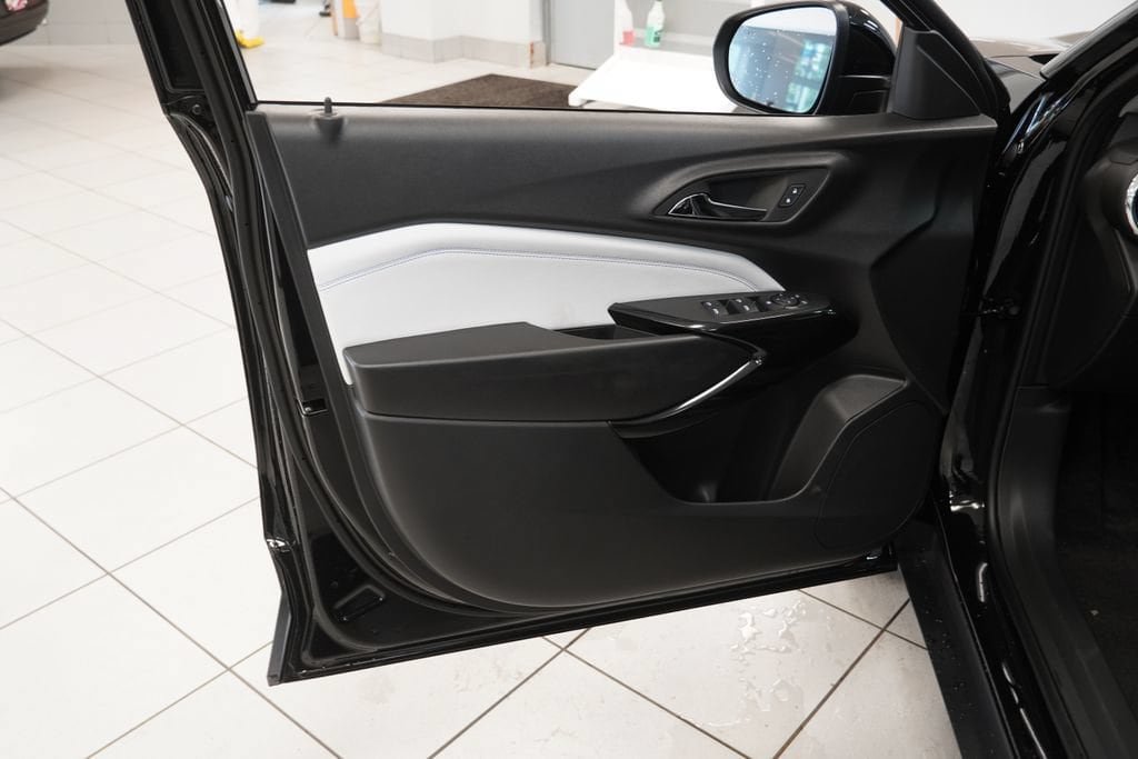 New 2026 Chevrolet Trax LT w/ Driver Confidence Package FWD image 5