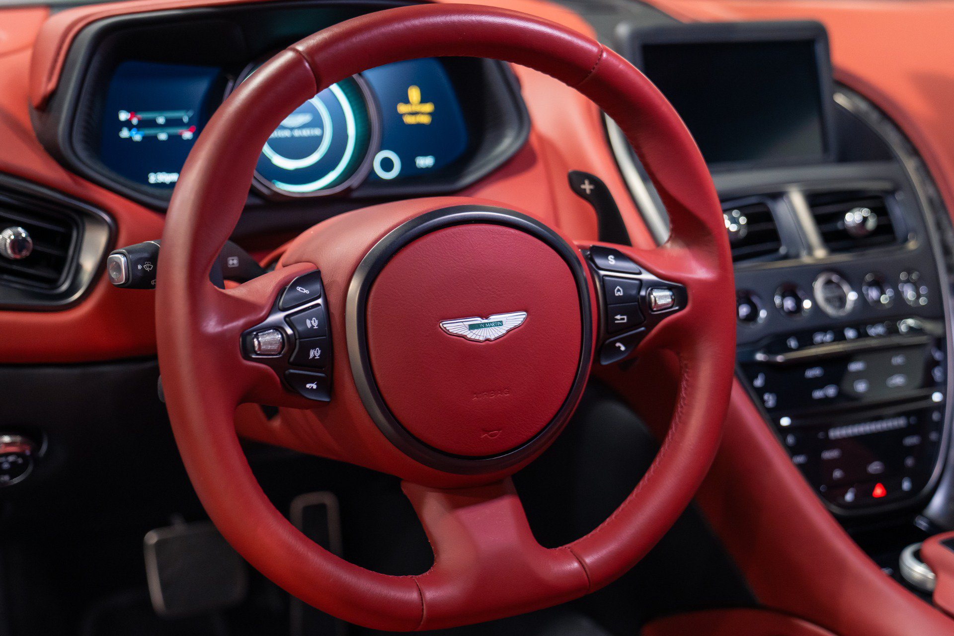 Used 2018 Aston Martin DB11 V12 RWD image 28