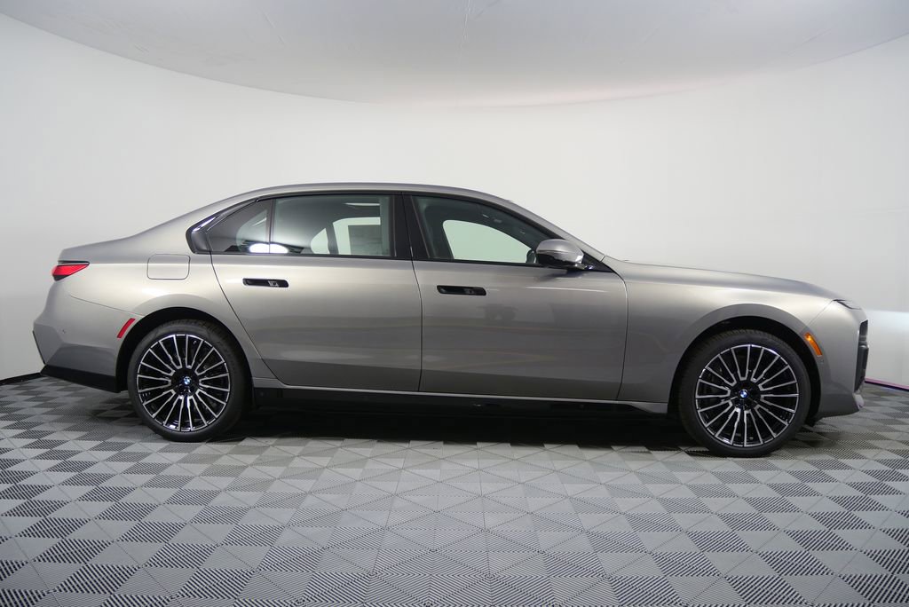 Used 2026 BMW 750e xDrive 750e xDrive w/ Executive Package image 2