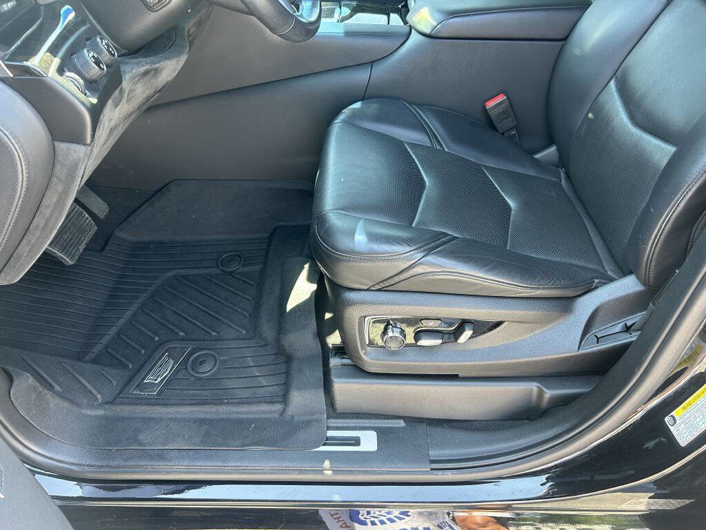 Used 2019 Cadillac Escalade Platinum image 14