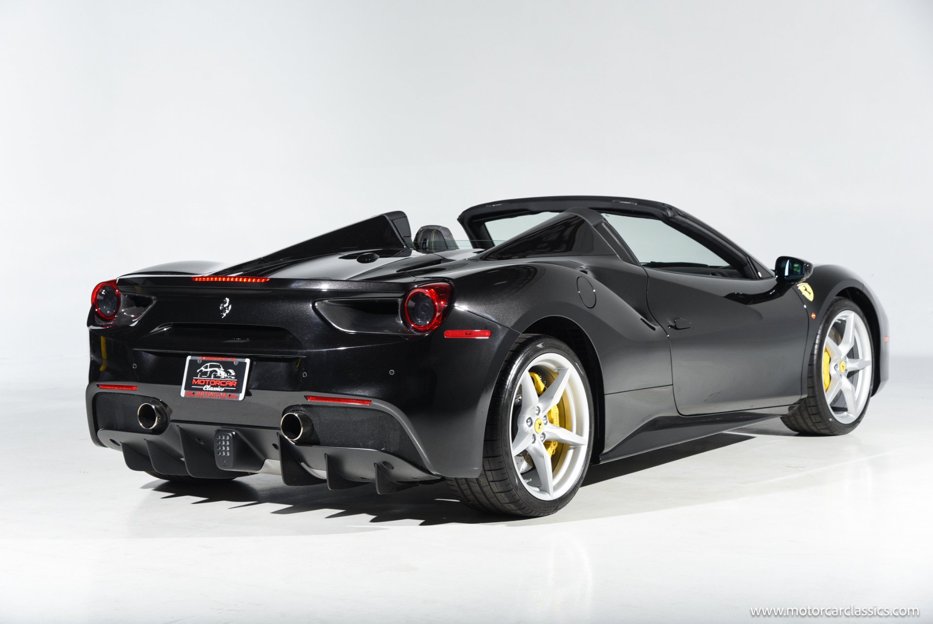Used 2016 Ferrari 488 Spider RWD image 9