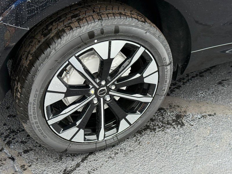 New 2026 Volvo XC60 B5 Plus w/ Protection Package Premier image 4
