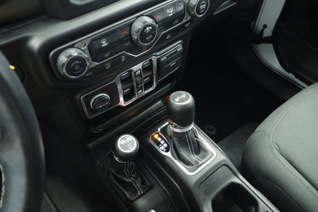 Used 2021 Jeep Wrangler Unlimited Sahara AWD/4WD image 30
