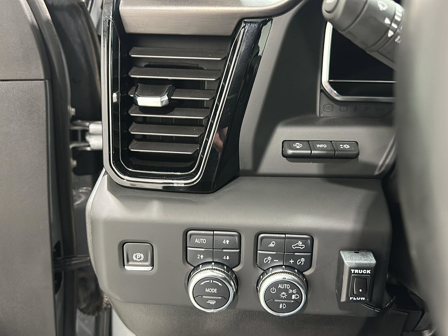 Used 2025 GMC Sierra 3500 AT4 w/ AT4 Premium Plus Package AWD/4WD image 17