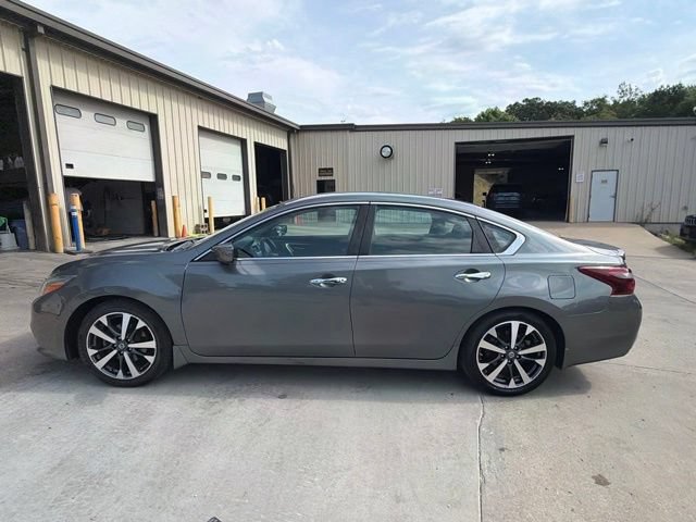 Used 2017 Nissan Altima 2.5 SR FWD image 6