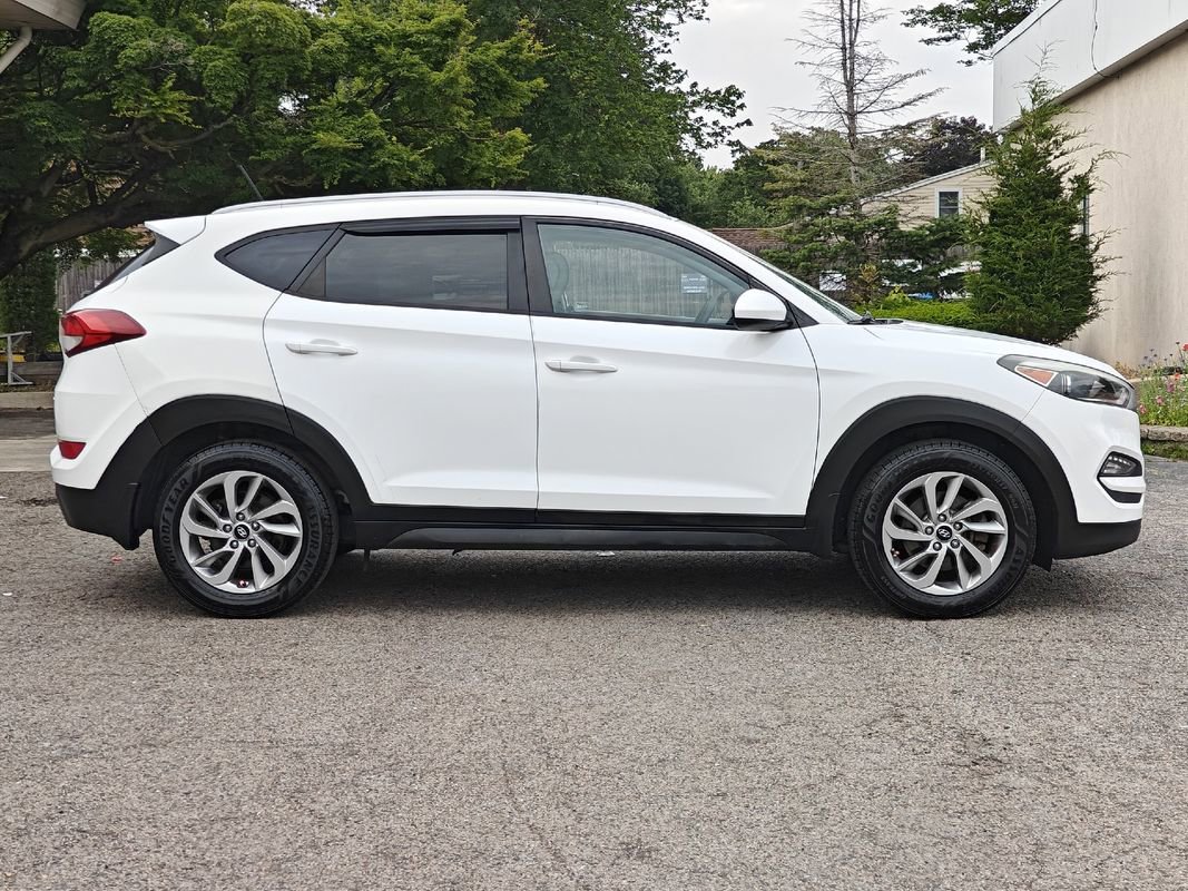 Used 2016 Hyundai Tucson SE w/ Option Group 02 AWD/4WD image 3