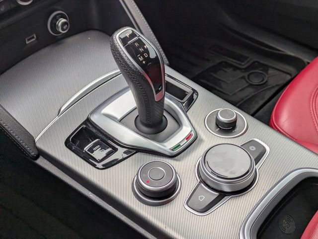 Used 2023 Alfa Romeo Stelvio Veloce image 9