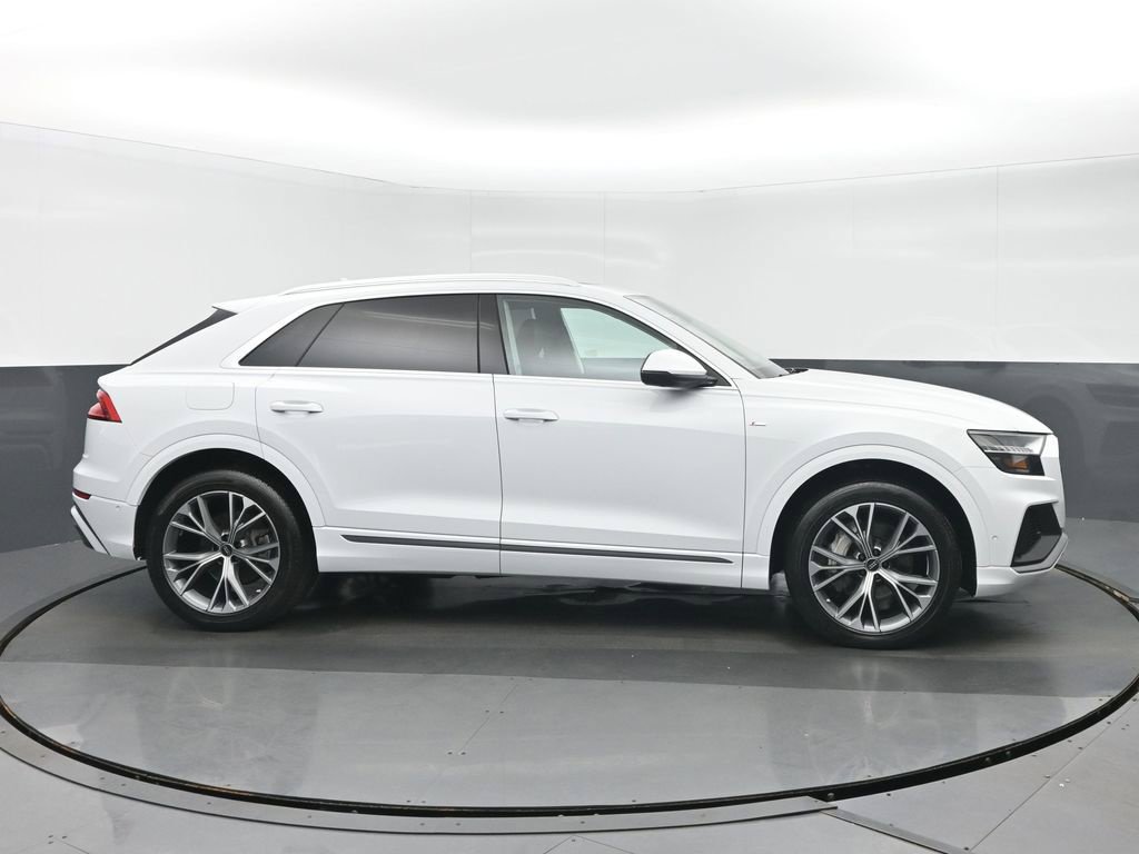 Used 2023 Audi Q8 Prestige w/ Prestige Package AWD/4WD image 2