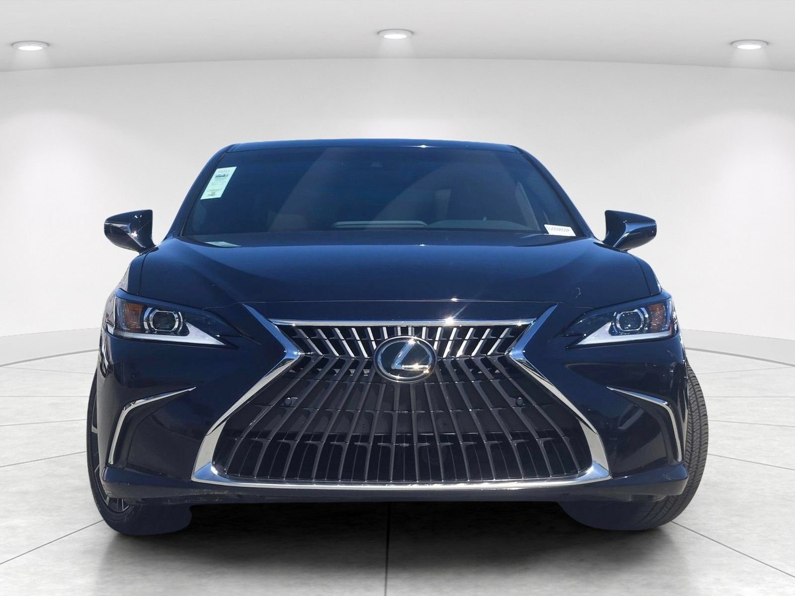 Used 2025 Lexus ES 300h w/ Premium Package FWD image 2