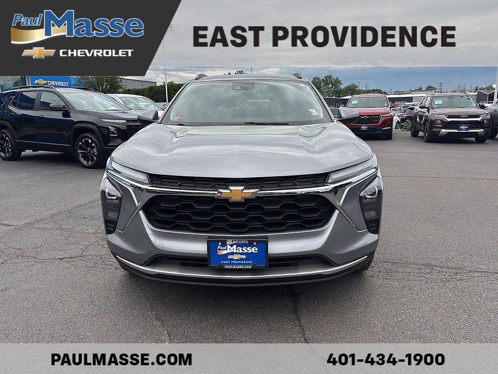 Used 2024 Chevrolet Trax LT w/ Driver Confidence Package FWD image 2