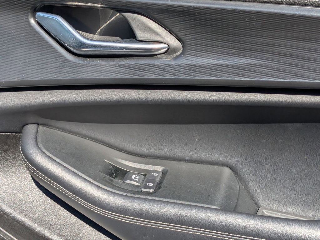 Used 2025 Jeep Grand Cherokee Altitude image 31