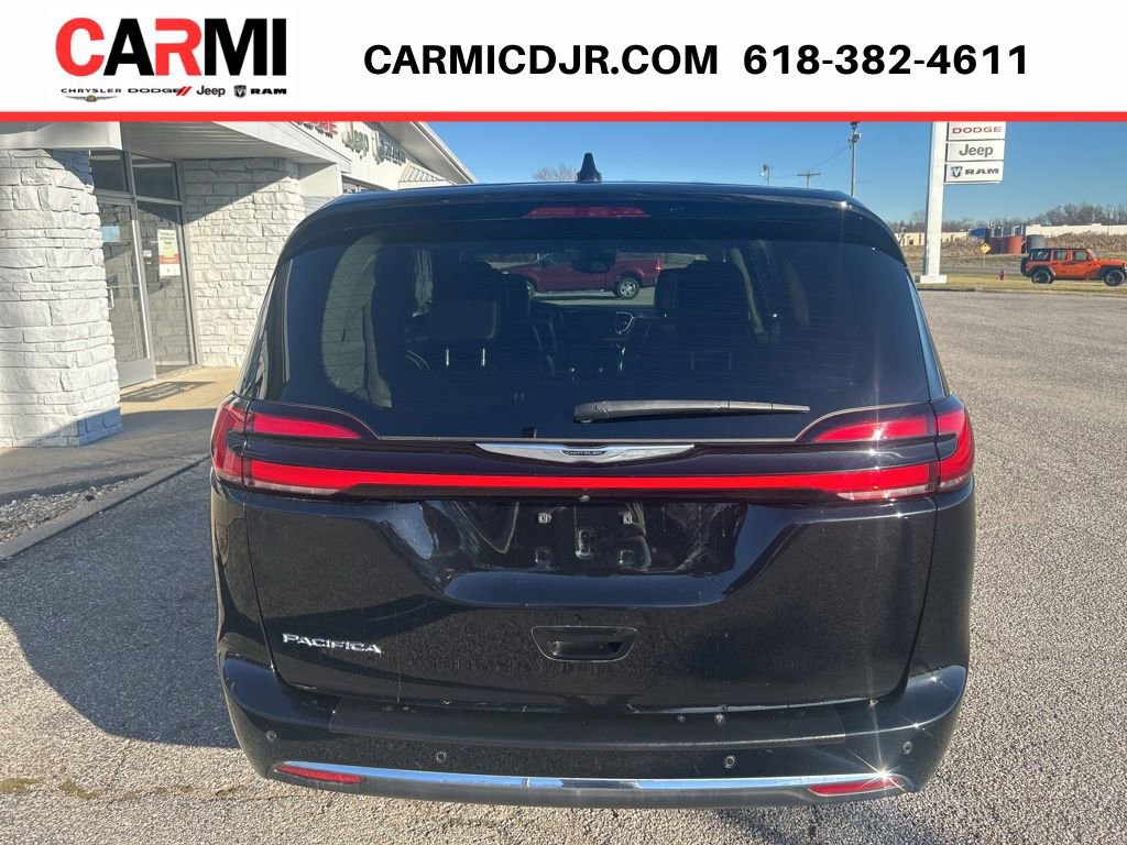 Used 2024 Chrysler Pacifica Touring-L FWD image 5