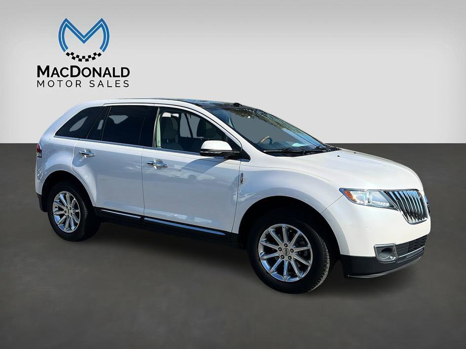 Used 2015 Lincoln MKX FWD w/ Equipment Group 102A image 2