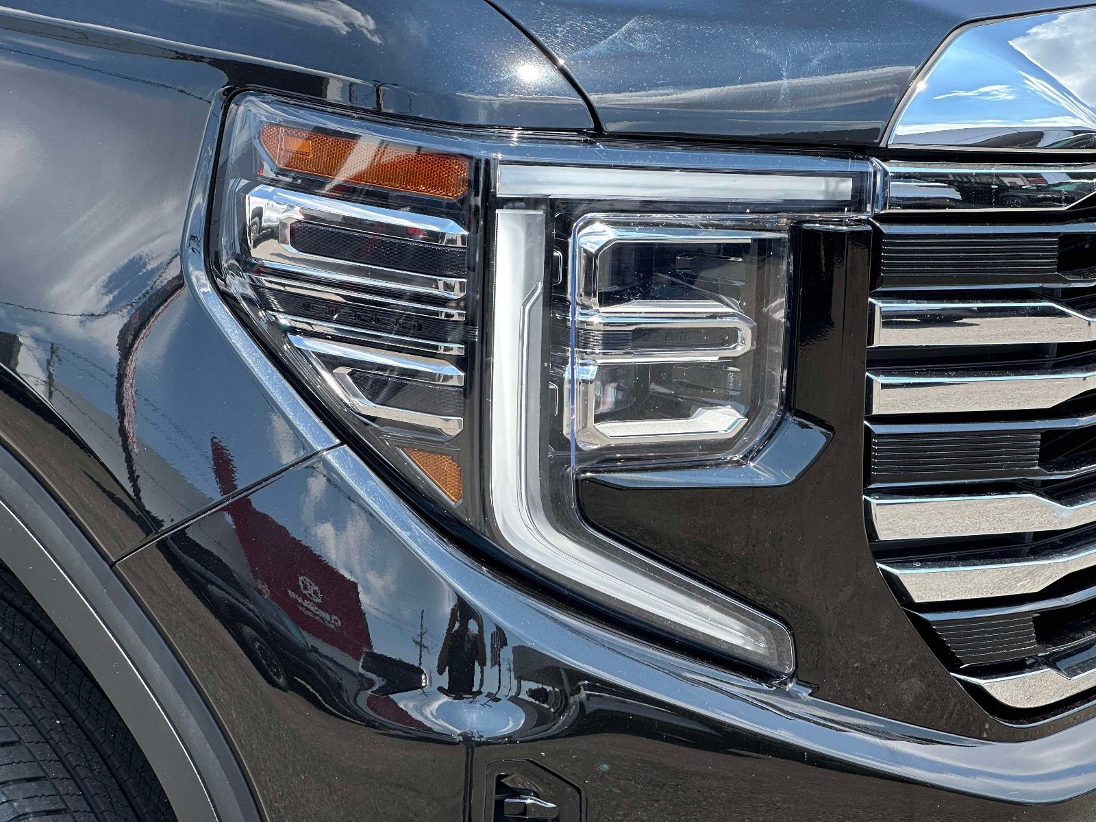 Used 2026 GMC Sierra 1500 SLT AWD/4WD image 9