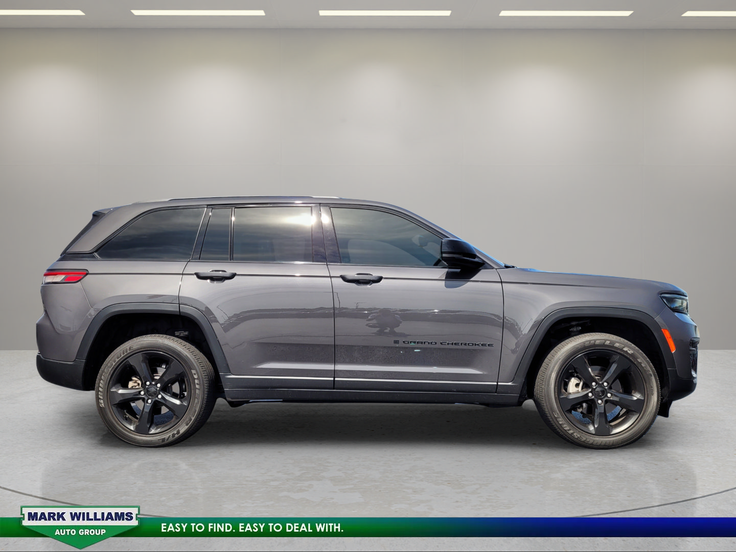 Used 2023 Jeep Grand Cherokee Altitude AWD/4WD image 2