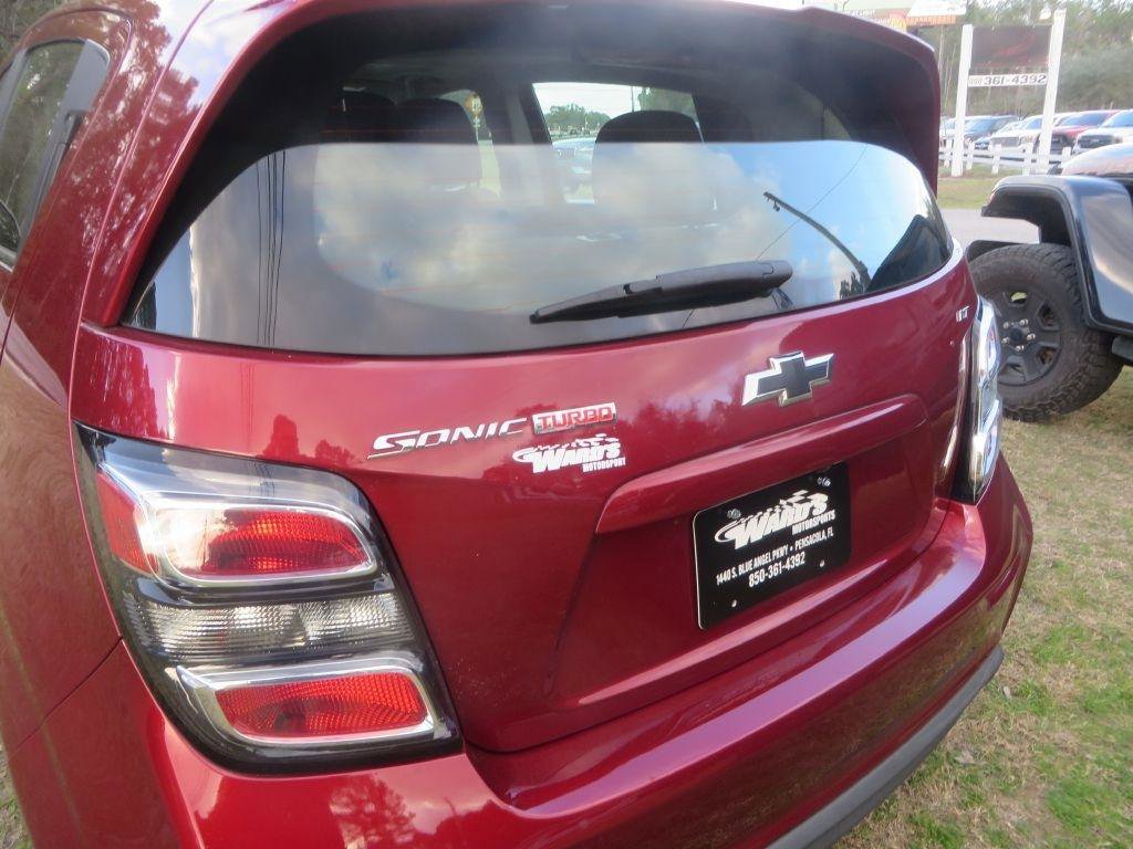 Used 2018 Chevrolet Sonic LT w/ Fun and Sun Package image 9