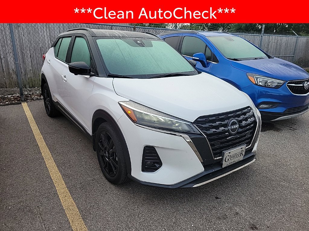 Used 2023 Nissan Kicks SR w/ SR Premium Package FWD image 3