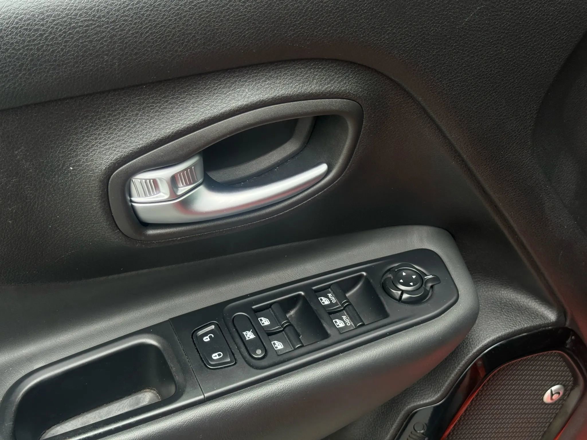Used 2018 Jeep Renegade Altitude w/ UConnect 8.4 Nav Group image 15