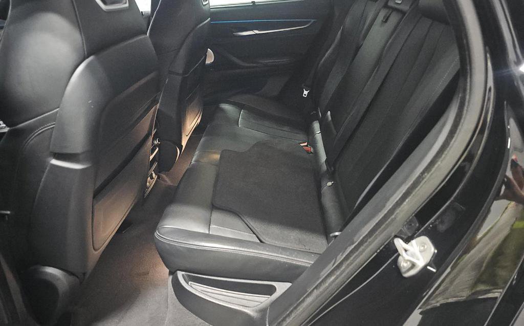 Used 2017 BMW X6 M AWD/4WD image 7